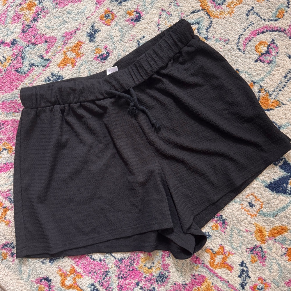 Cider Black Elastic-Waist Shorts